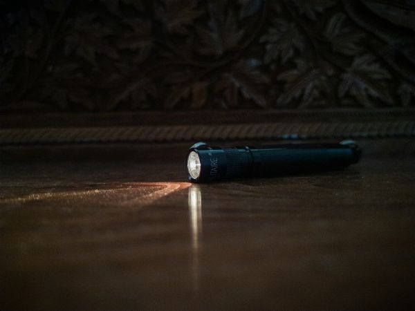 Portée réelle d'une lampe torche : ce que les fiches produit ne disent pas